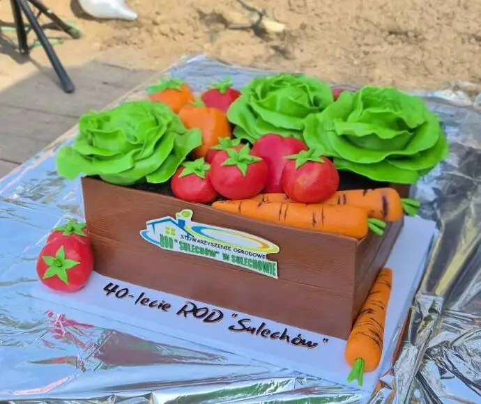 Tort na 40 lecie ogrodów